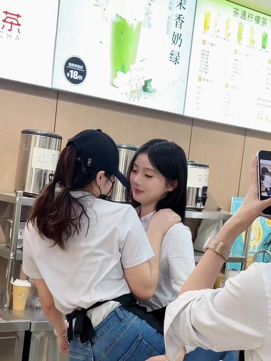 奶茶店跳舞直接把我看愣了
