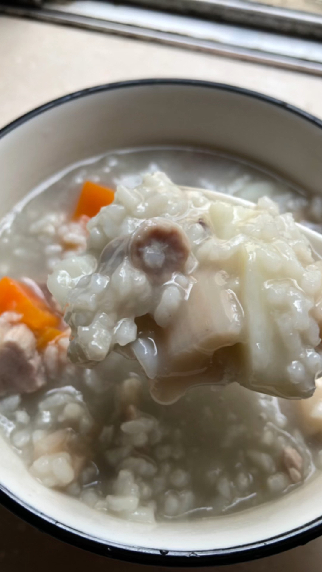 湛江美食猪杂粥,简单美味,大家喜欢这样的吃法吗?