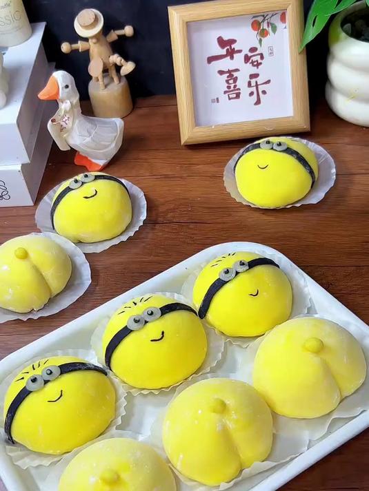 今天做了Q弹软糯的小黄人雪媚娘，孩子们敲喜欢的吖