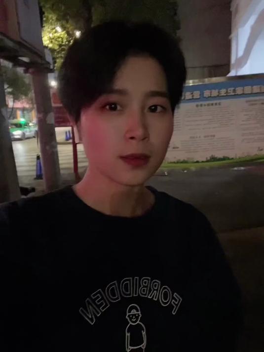 我很喜欢浪琴的广告语……倾尽时光为爱相守