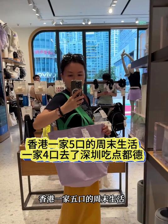 照顾好老大后,一家四口去美美的吃了一顿早茶