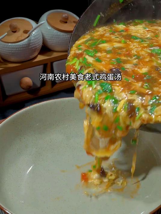 大席上的最后一道菜称“滚蛋汤”做法,简单酸辣利口,开胃解腻~