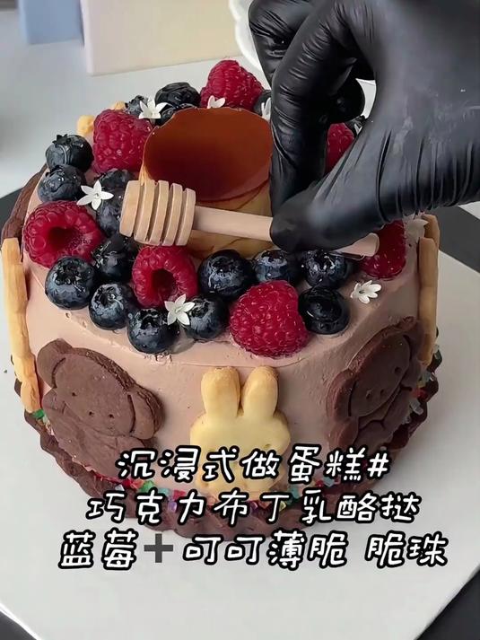 沉浸式做巧克力蓝莓乳酪挞蛋糕～米菲兔好可爱!