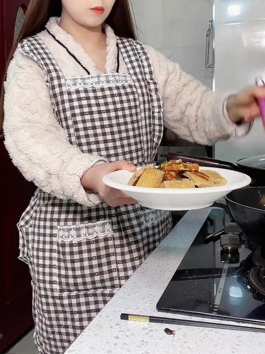 家庭版油炸臭豆腐,闻着臭吃着香。今天分享家庭版做法