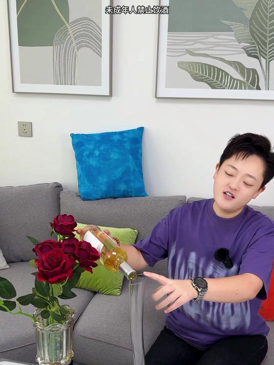 适合年轻人喝的#白葡萄酒 跟闺蜜聚会,或睡前微醺 都是不二之选
