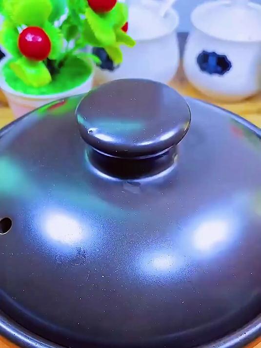 红烧汁烧大虾!虾壳裹满酱香,虾肉 Q 弹入味,宴客端盘超亮眼