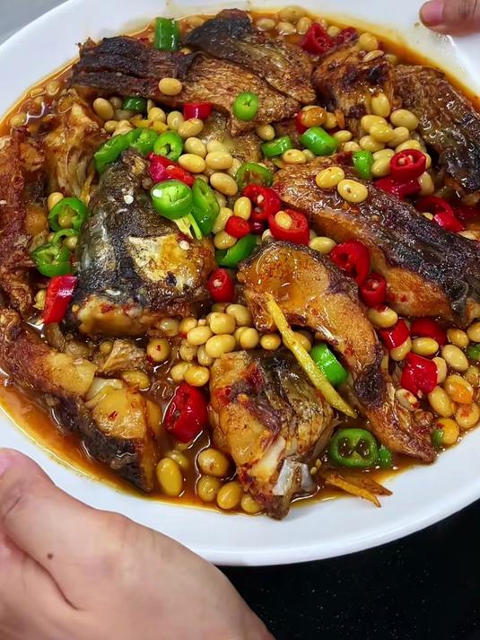 黄豆烧碗鱼
