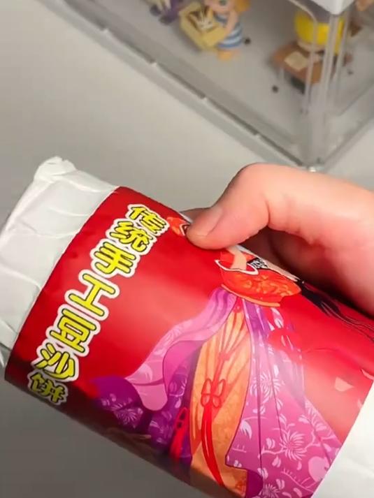 终于找到这种传统的黑豆沙月饼,松软外皮包裹着细腻醇香的黑豆沙