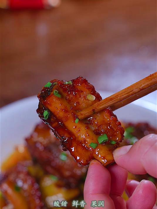 做糖醋排骨的时候加点菠萝太好吃了