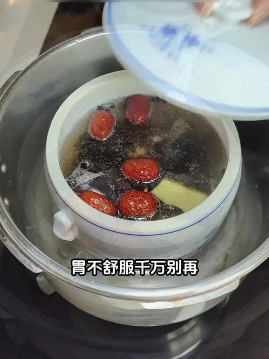 经期养黑豆红枣乌鸡汤:温暖盆腔,宫寒痛经少困扰