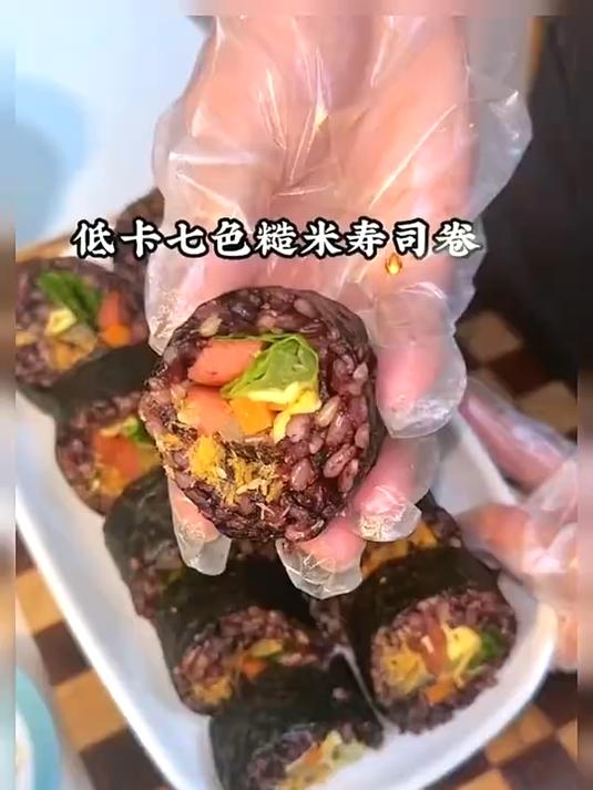 糙米饭做成寿司卷,好吃又低卡,赶紧来试试吧～