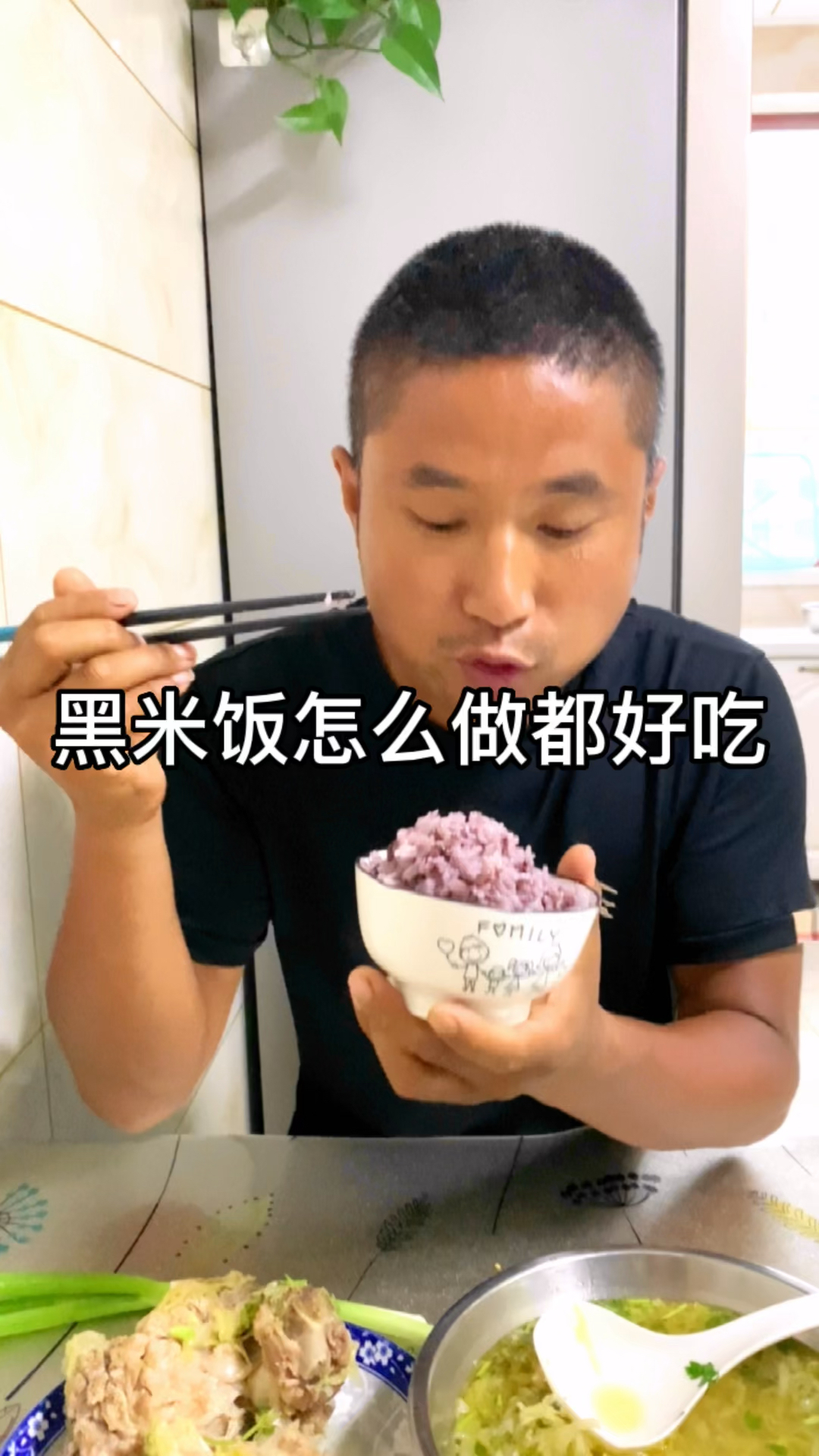 黑香米可以搭配大米一起煮,很有营养的粗粮,含有花青素,各种维生素