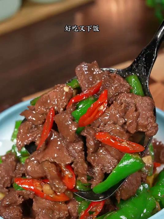 以后牛肉买回来你就像我这样做一道辣椒炒牛肉，鲜香滑嫩