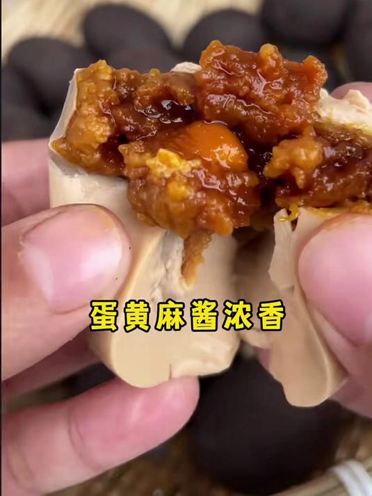 这种黄如蟹黄,起沙流油的烤鸭蛋你吃过吗?蛋黄沙沙的特别好吃!