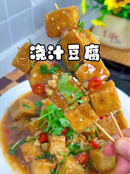 豆腐放油锅里炸一炸，瞬间变美食，简单全家人都喜欢吃！