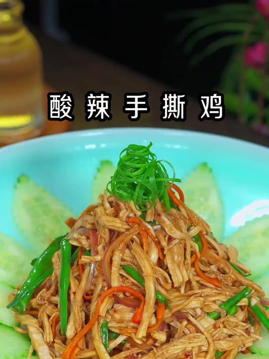 一块鸡脯肉搭配一把虫草菇，也能做成年夜饭餐桌上的抢手菜