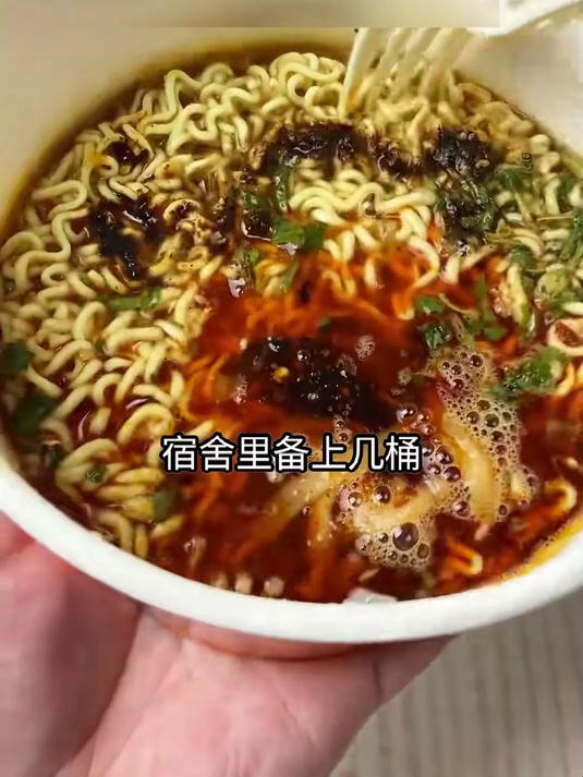 桶身设计超贴心,方便又卫生,统一泡面,美味值得拥有