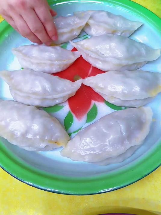 东北猫冬生活，好久不吃饺子了做个朝鲜族特色大米饺子