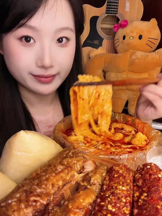 吃吃黏糊糊麻辣烫、甜咸粽子、开花肠!