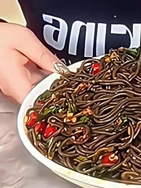 这个蕨根粉也是特别划算,想吃了拿出来跟着我的视频做哦
