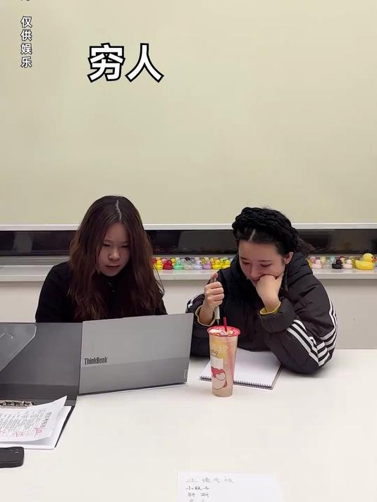 晚饭是桶装方便面加一个蛋 什么实力不用我说了吧