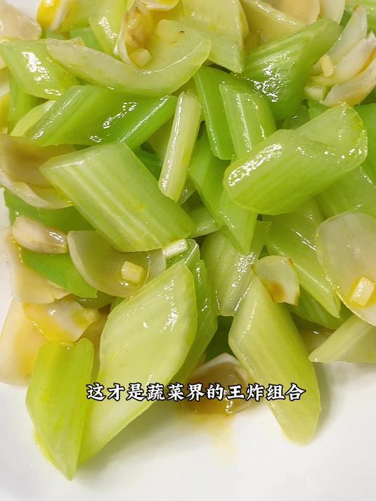 大鱼大肉吃多了,建议吃这个西芹炒百合,刮油脂