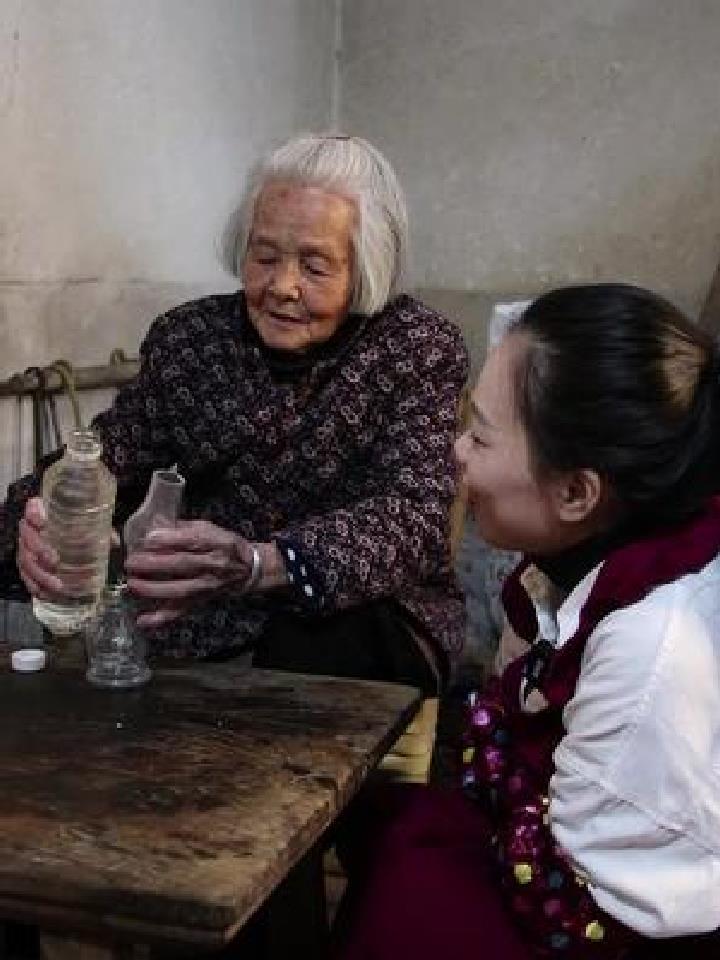 跟阿嫲做的蔓越莓的绿豆糕,简单又好吃,可以尝试做一下哦