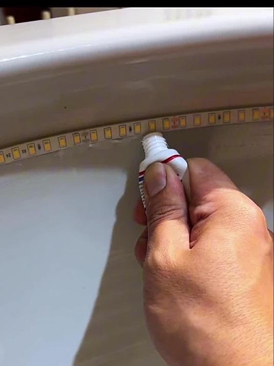 家里鱼缸鱼池 用这种防水灯带 鱼儿显色鲜艳又清晰