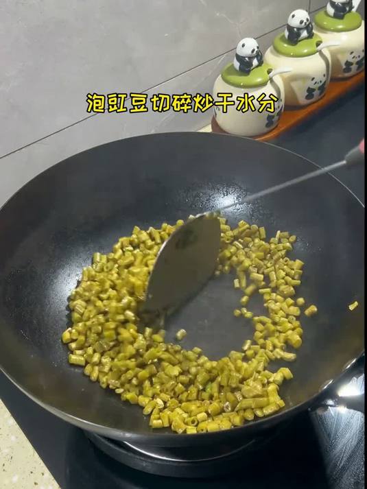 最下饭的泡豇豆炒肉末，拌饭绝绝子，你能吃几碗饭？