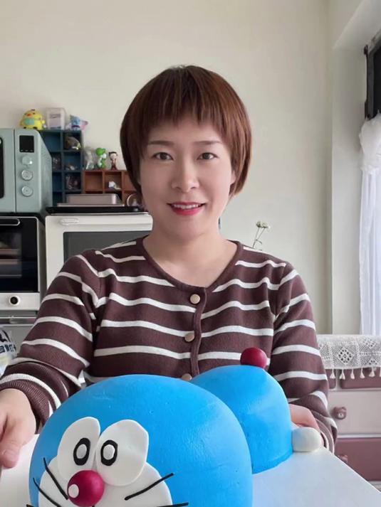 宝妈给两周岁宝宝选了一个好可爱的蛋糕。