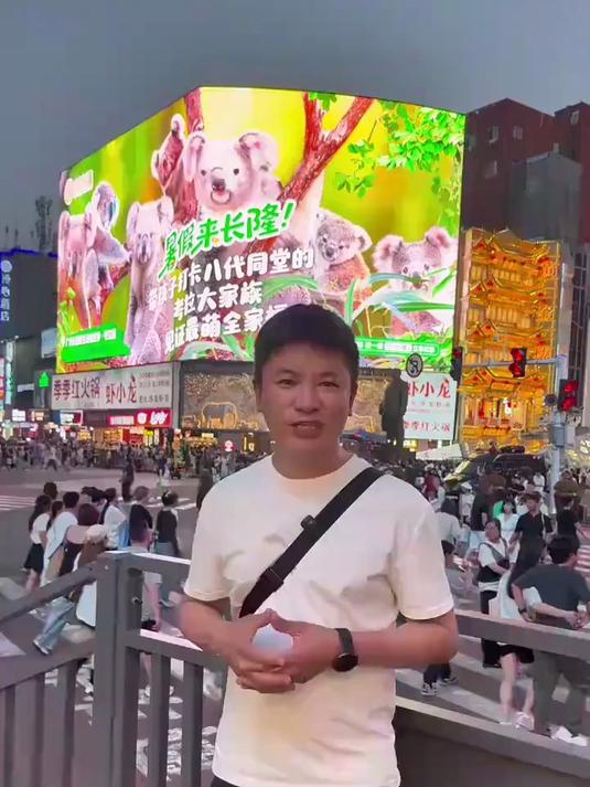 长沙五一广场，怪不得我们老家没人！原来都来了长沙……