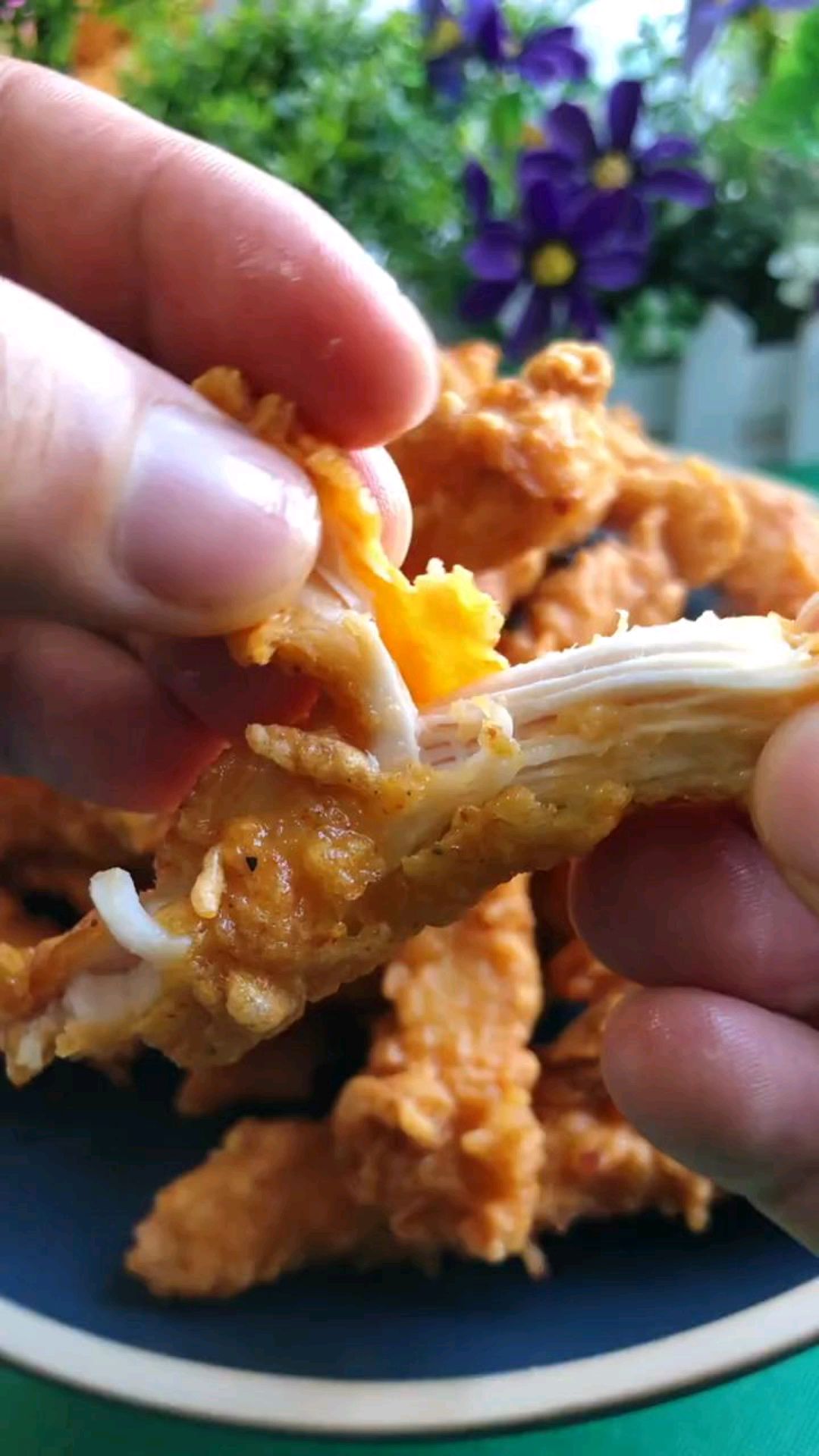 香酥鸡胸肉,美味健康,在家就可以自己动手做,不用再买外面的鸡排了