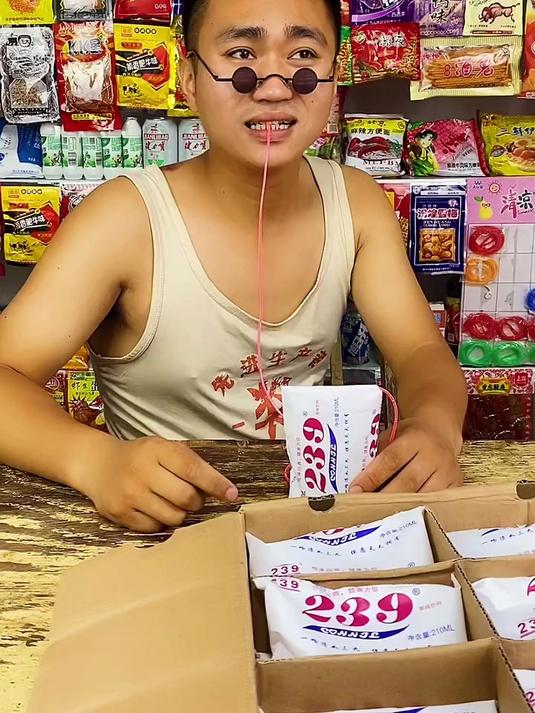 还记得小时候喝的冰袋和小保姆方便面吗?