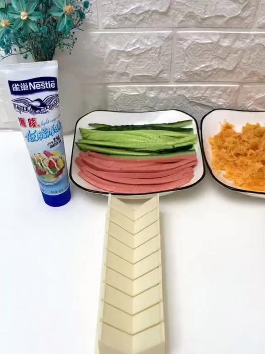 孩子爱吃寿司,用这个“寿司模具三件套”做出各种形,美味又好看