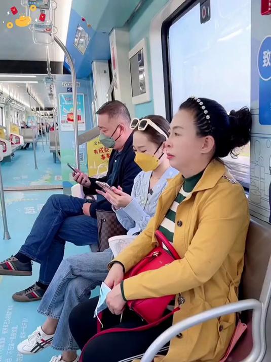 柳叶型鱼嘴口罩巨实用!立体空间大,戴眼镜不怎么起雾～