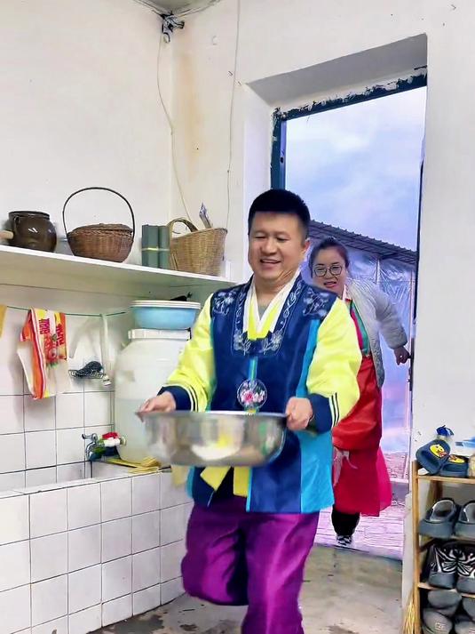 东北猫冬生活，今天可真冷做个大锅铁锅炖鱼