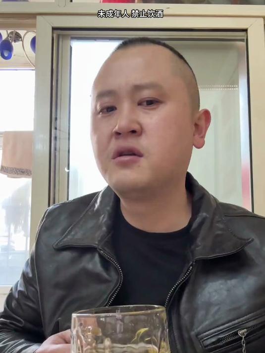 收拾收拾青岛买的房子,在附近啤酒屋喝点