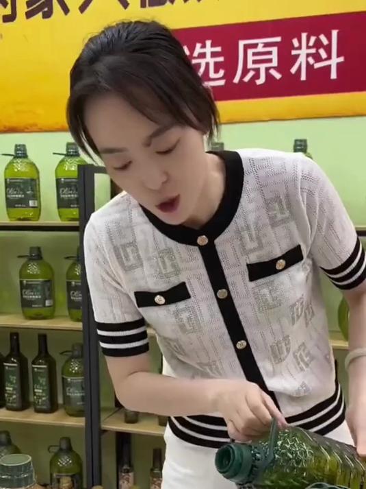 用橄榄油做马芬蛋糕,口感湿润,带着淡淡果香超好吃