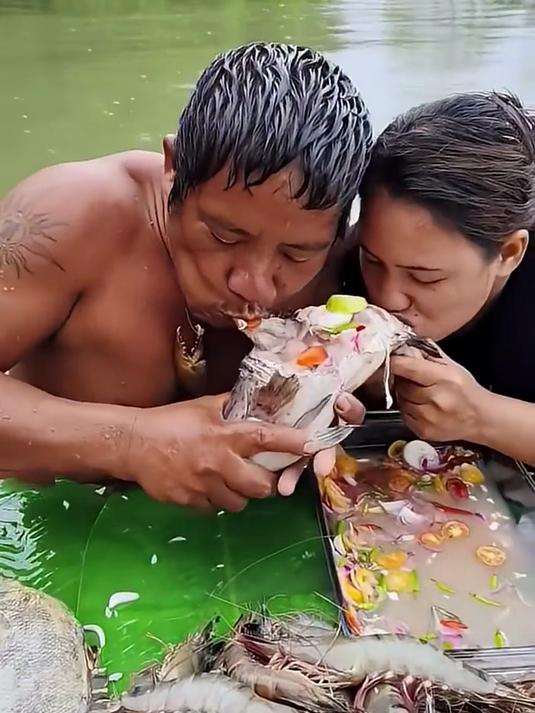 东南亚人吃老鼠斑鱼生,太简单直接粗暴了