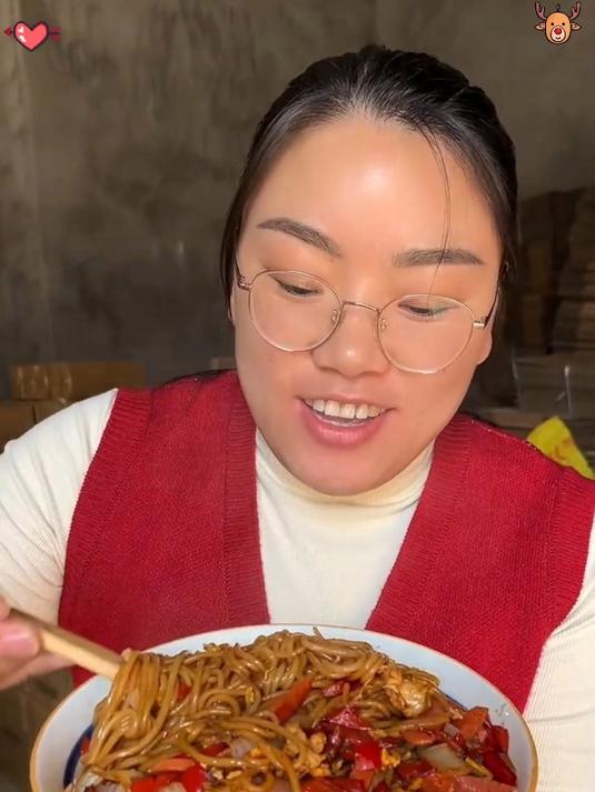 正宗的江西炒米粉来咯,分享一道我们家乡的特色美食,都吃不腻