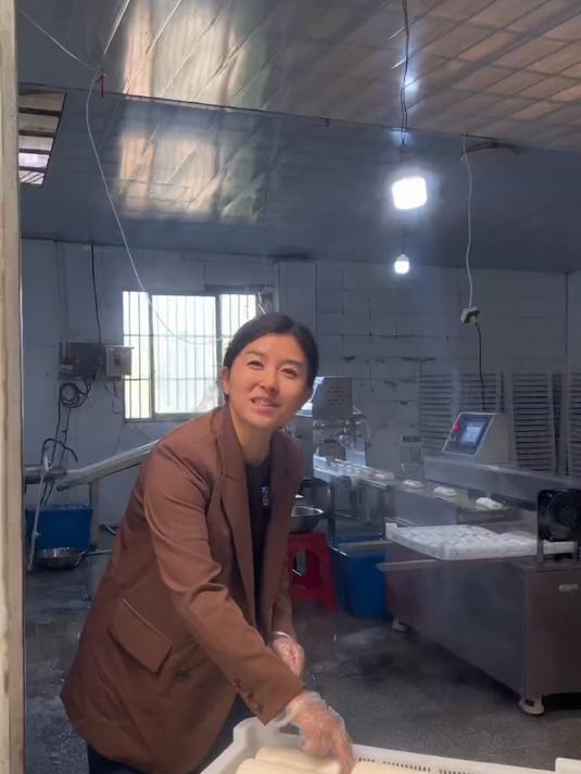 水磨年糕可以炒可以煮软软糯糯的米香浓郁怎么做都好吃