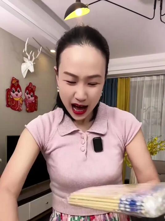 加长加粗一次性竹筷,楠竹打磨细腻,火锅酒店夹菜稳又高档