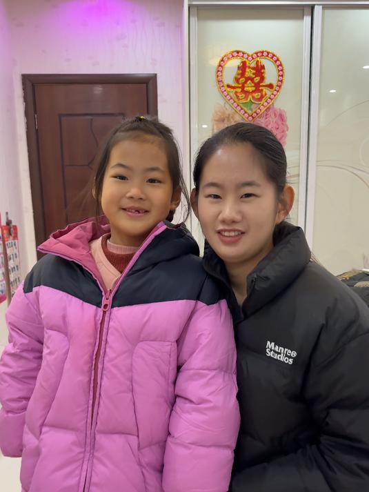 一家人自由自在,知足常乐,吃个麻辣烫也是很幸福的……