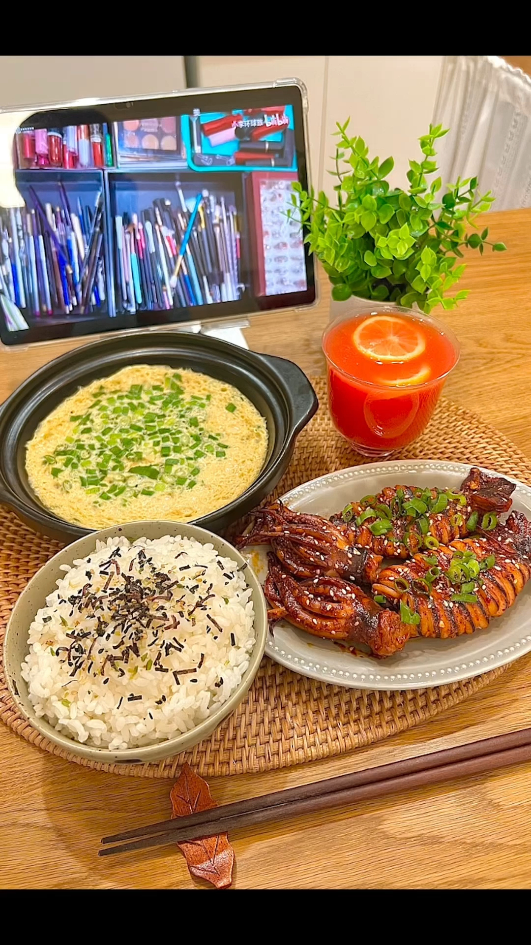 一人食:今天吃韩式烤鱿鱼,砂锅鸡蛋,西瓜柠檬汁