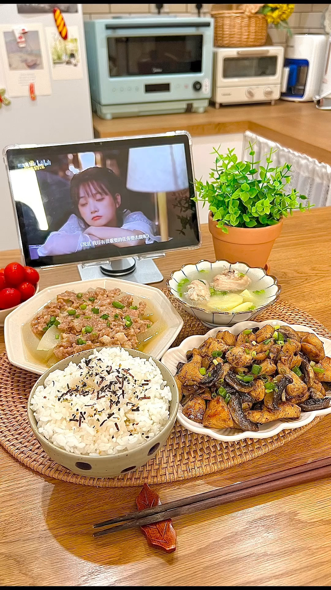 一人食:今天吃口蘑炒鸡胸肉,冬瓜蒸肉末,土豆鸡肉汤