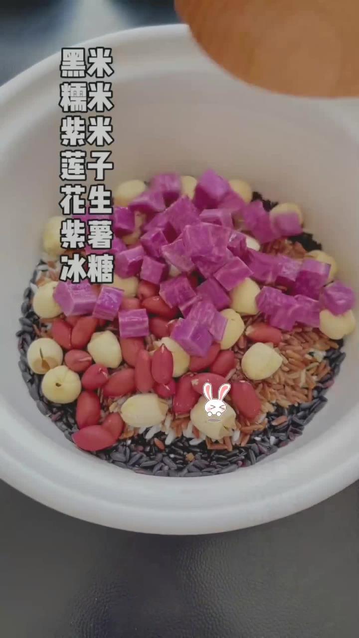 紫薯黑米粥这样做,暖心又暖胃……