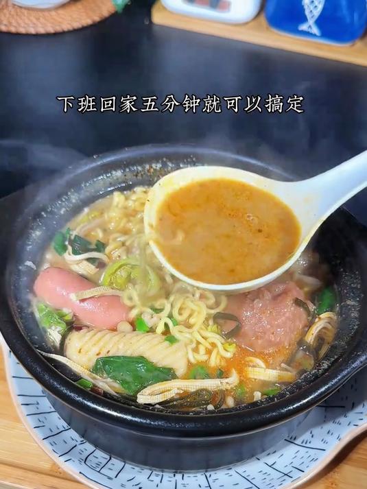 一个人不知道吃啥的时候，你就做这个砂锅方便面
