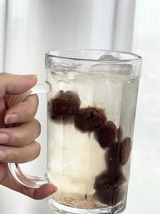 便利店饮料真能自制大牌奶茶我一个个试！