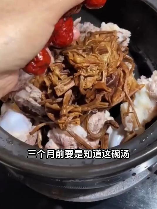茶树菇排骨汤：温补不腻，四季皆宜
