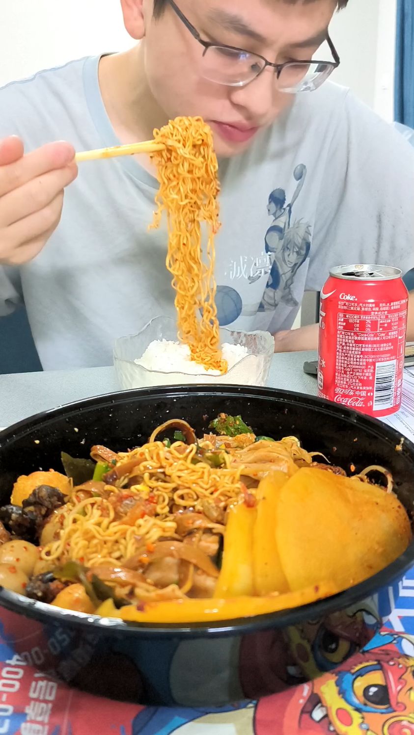 大金今天点了干拌冒菜,超好吃